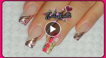 Decoración de uñas sencillas y delicadas en tono rosa y dorado / Modelo de decoración de uñas...
