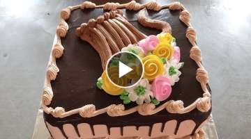 Pastel cuadrado de chocolate con flores en crema | torta cuadrado de chocolate con florero